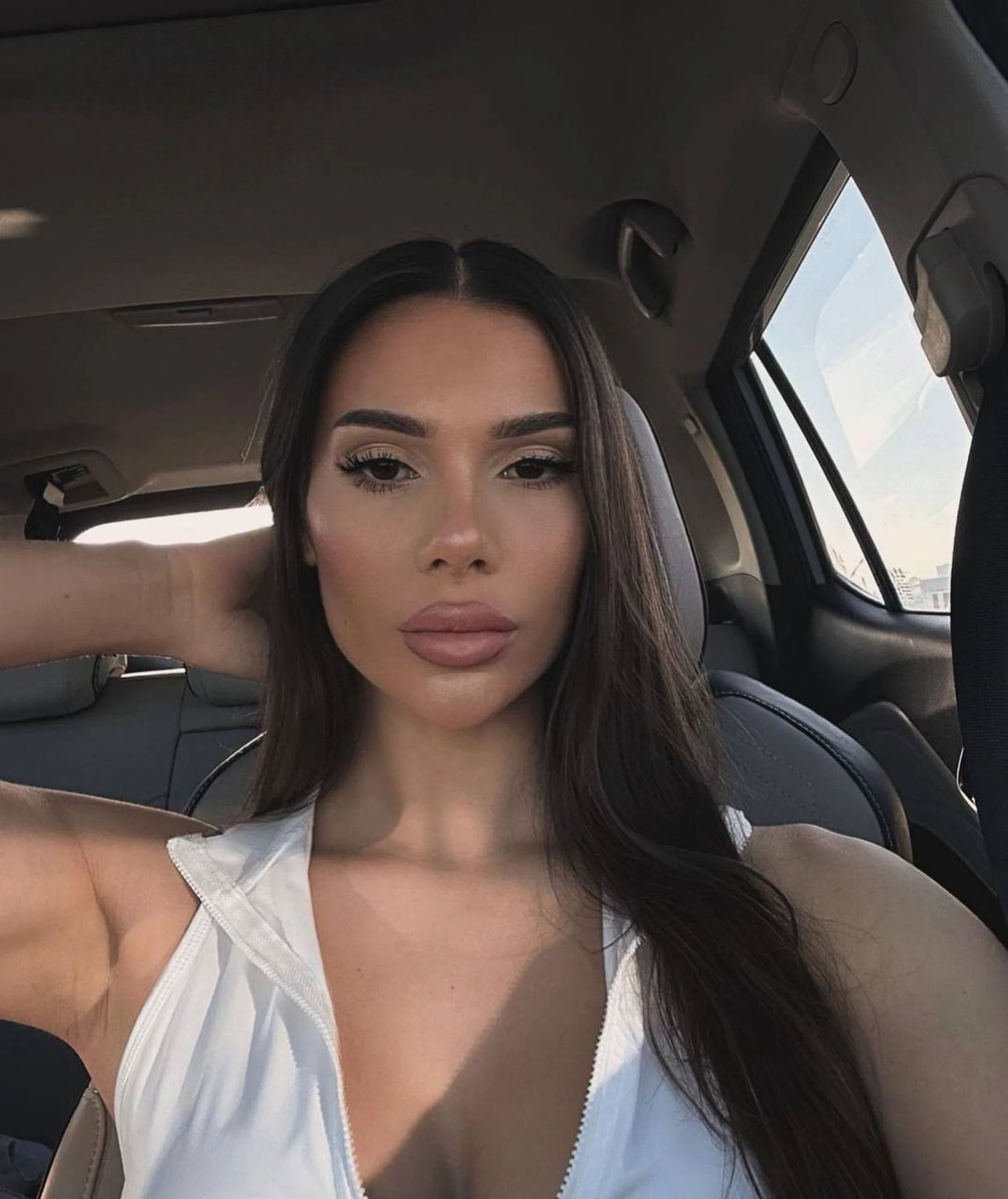 Арина, эскорт-модель